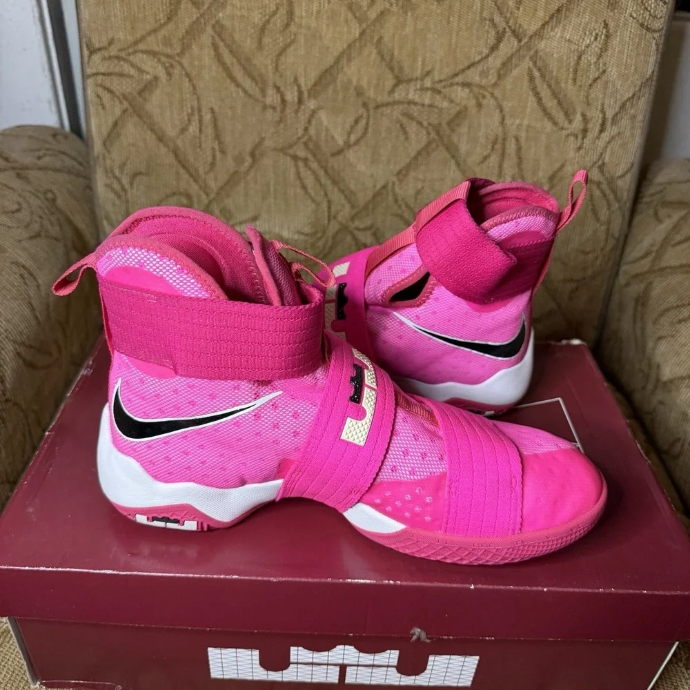 Nike LeBron Zoom Soldier‎ 10 Pink Breast Cancer Kay Yow Sneakers Men's Size 9
